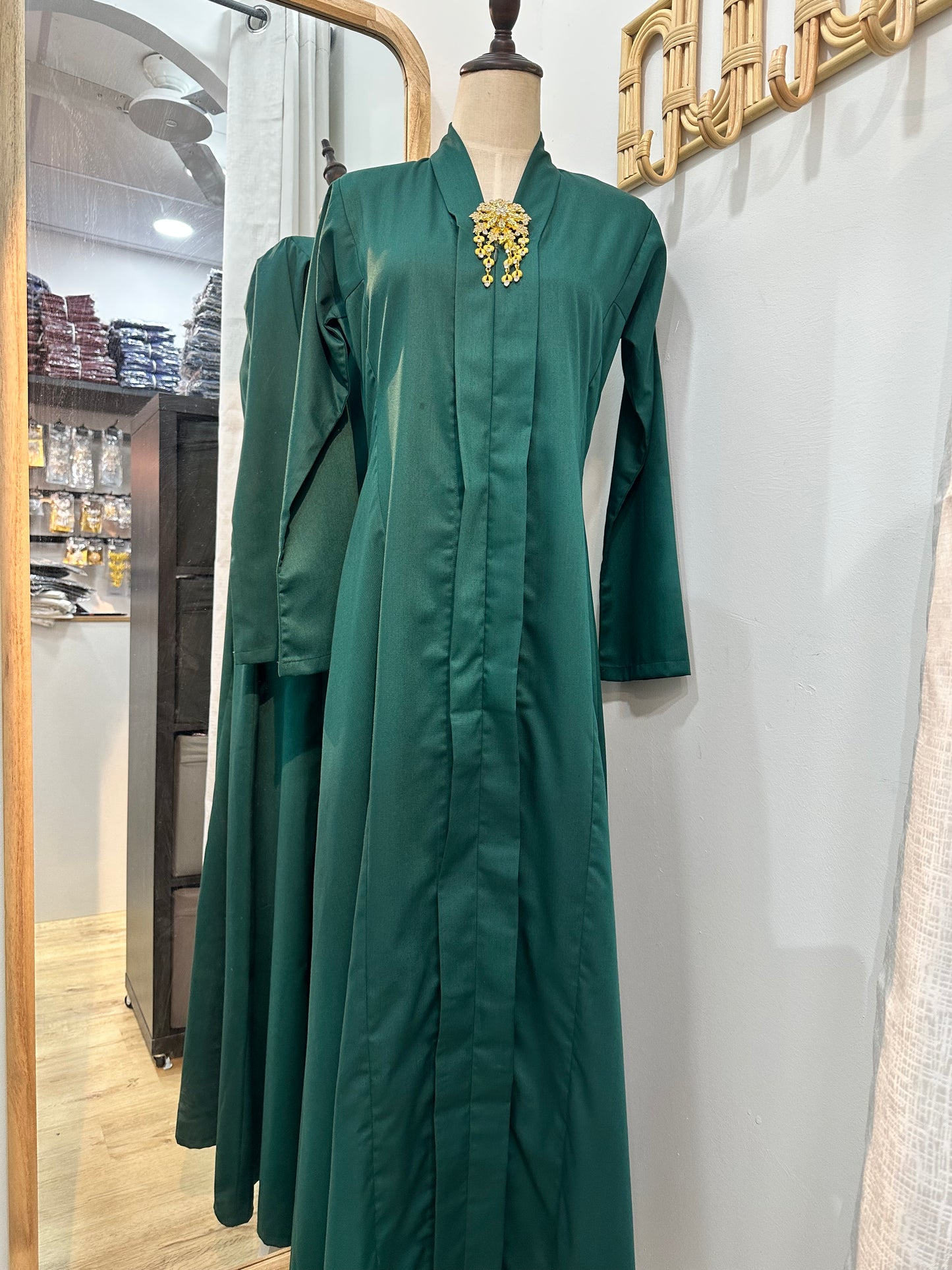 *Accessories sold separately.
*Product colour may slightly vary due to photographic lighting sources or your mointor setting. The actual size may vary as many of the products we produce are hand made. Please allow (0.05 to 0.1 inches) size variance.