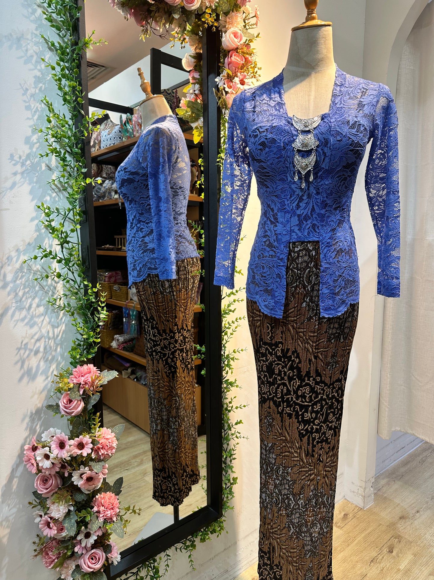 Kebaya Saloma Set