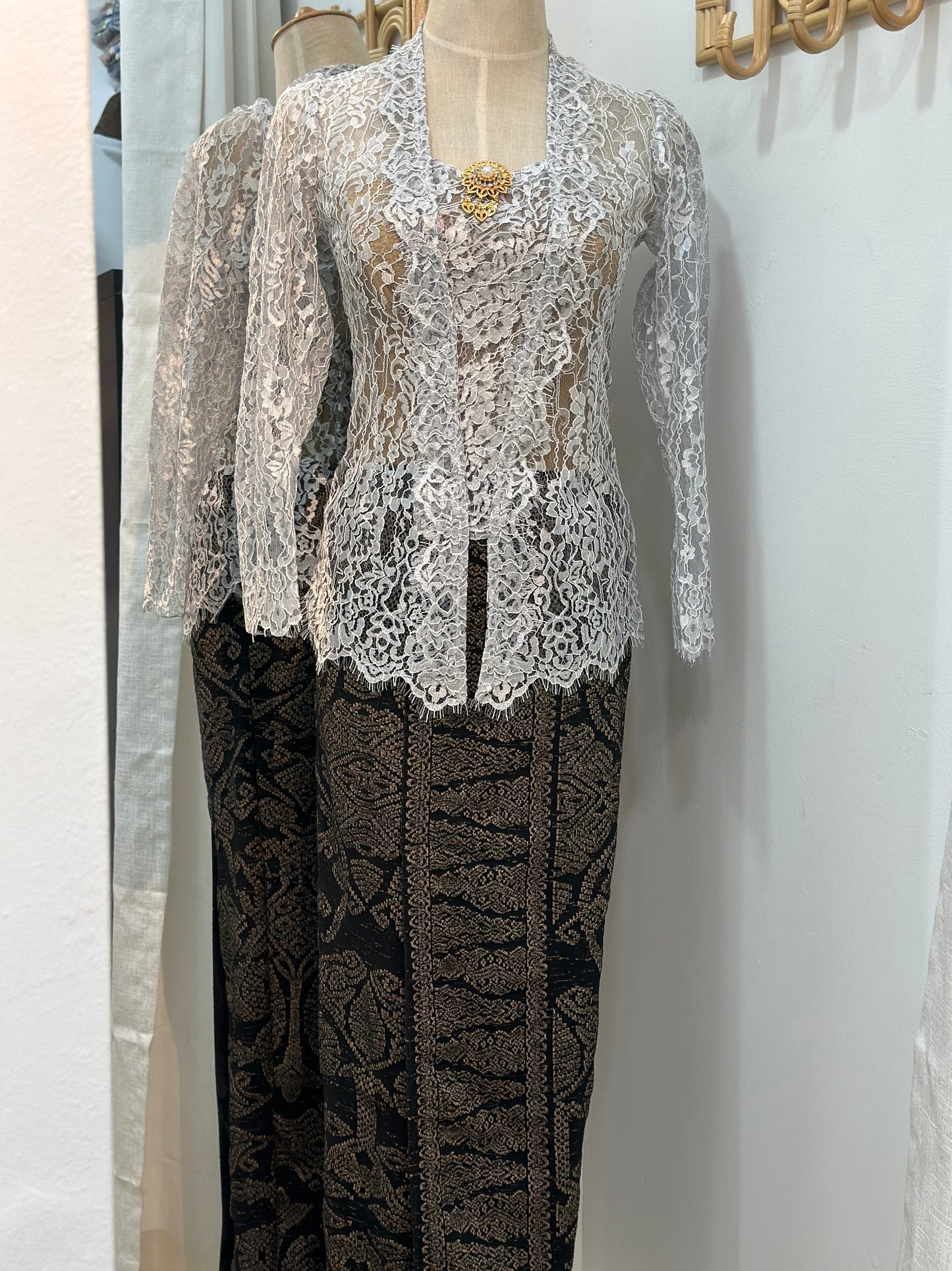 *Accessories and Sarong/Skirt sold separately.
*Product colour may slightly vary due to photographic lighting sources or your mointor setting. The actual size may vary as many of the products we produce are hand made. Please allow (0.05 to 0.1 inches) size variance.