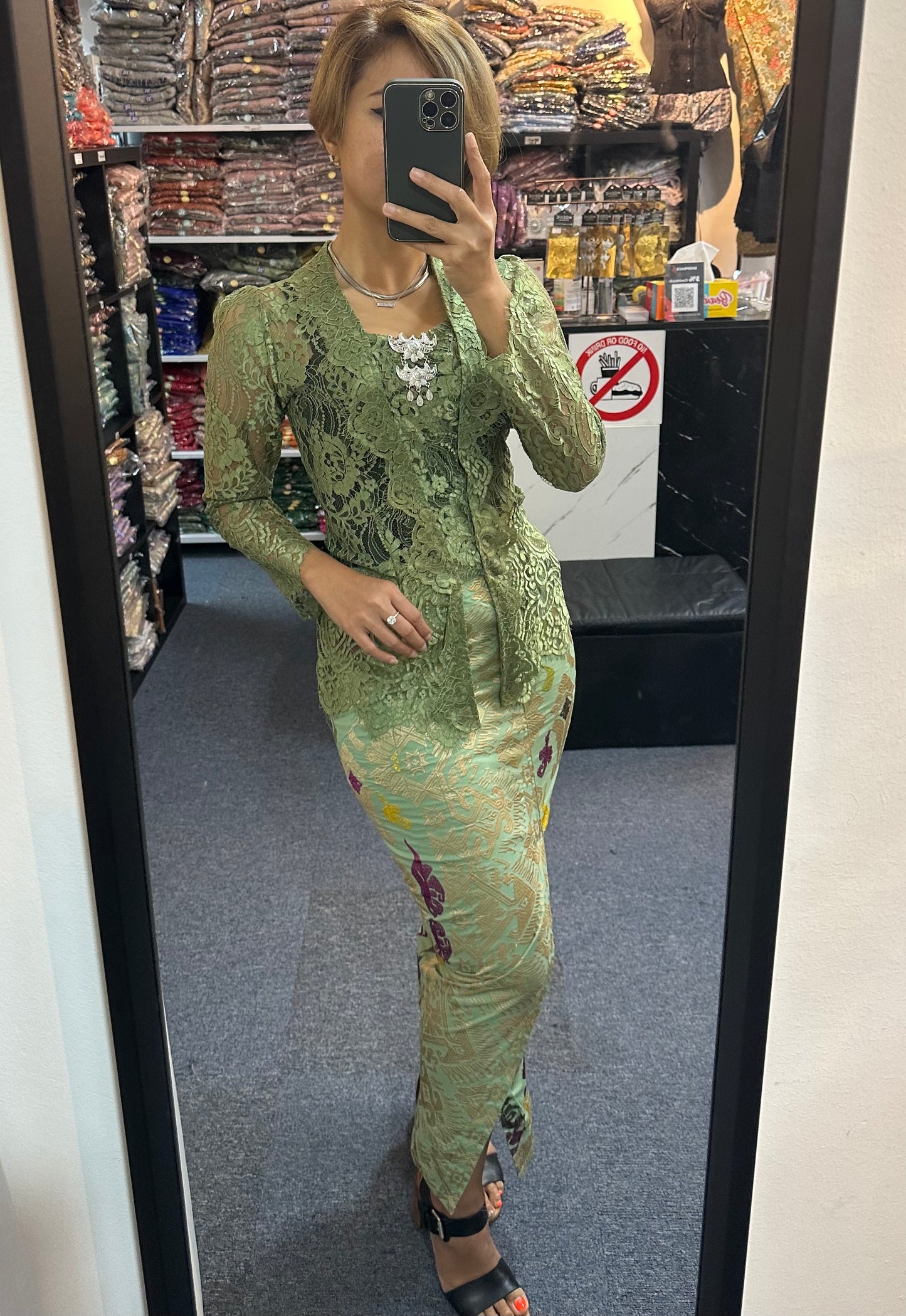*Accessories and Sarong/Skirt sold separately.
*Product colour may slightly vary due to photographic lighting sources or your mointor setting. The actual size may vary as many of the products we produce are hand made. Please allow (0.05 to 0.1 inches) size variance.