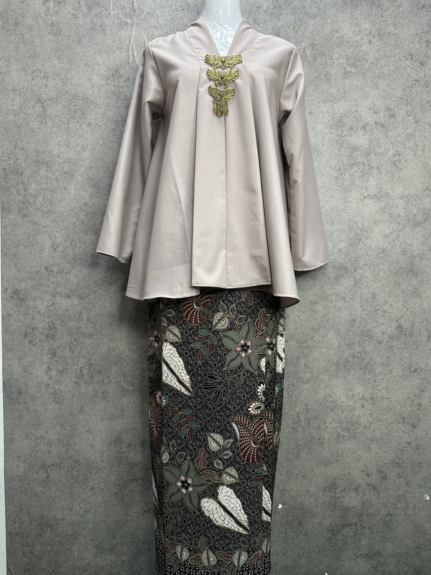 Nabila Top