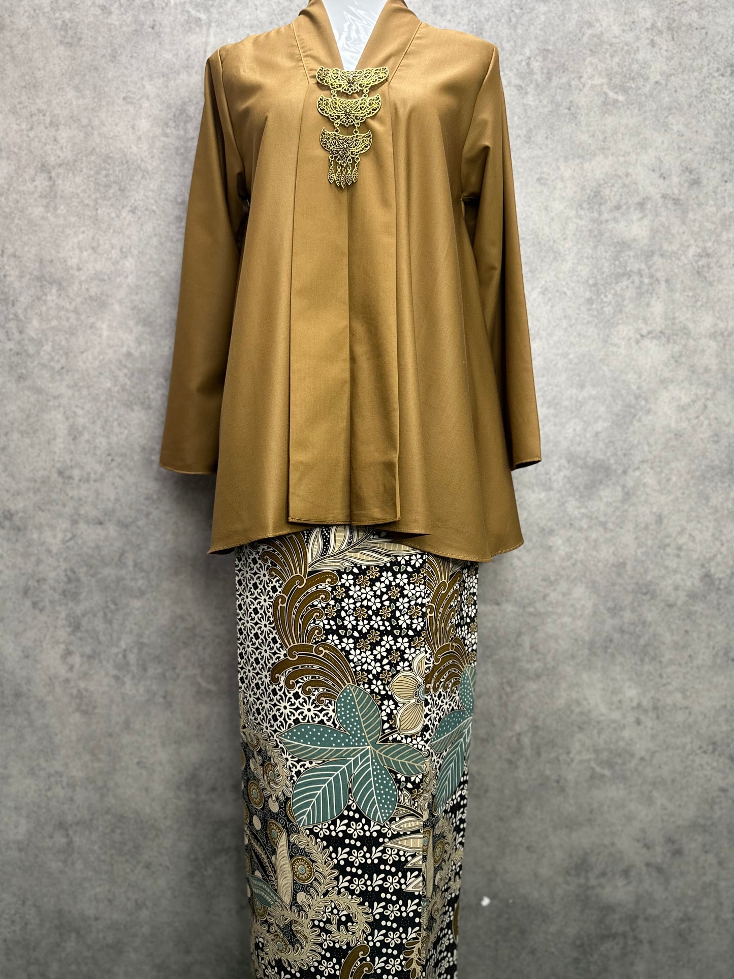 Nabila Top