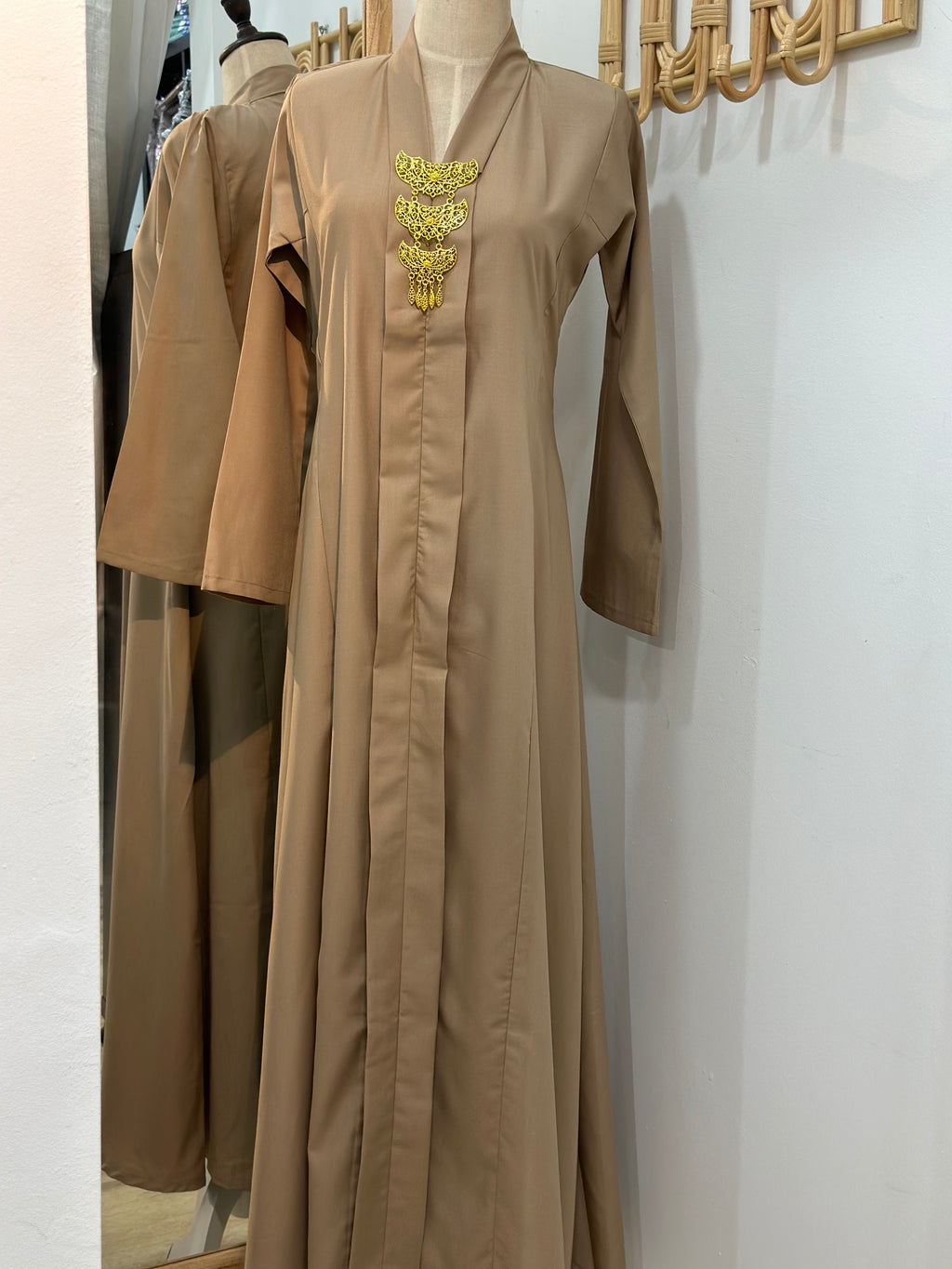 *Accessories sold separately.
*Product colour may slightly vary due to photographic lighting sources or your mointor setting. The actual size may vary as many of the products we produce are hand made. Please allow (0.05 to 0.1 inches) size variance.