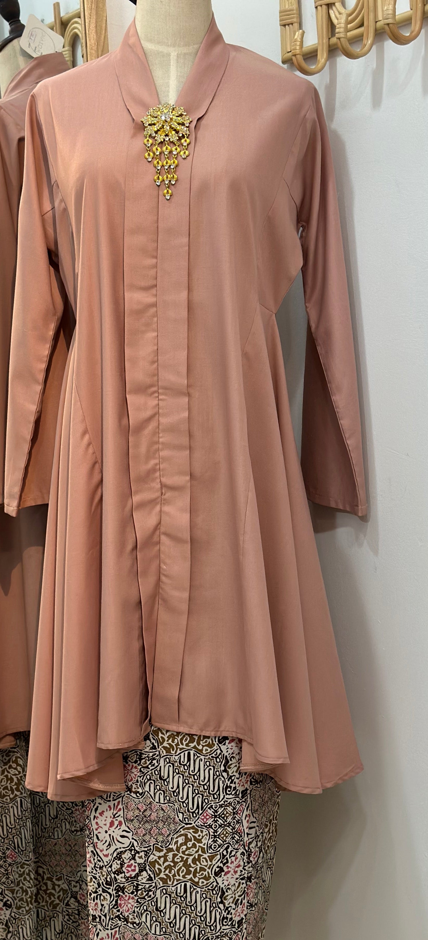 *Accessories sold separately.
*Product colour may slightly vary due to photographic lighting sources or your mointor setting. The actual size may vary as many of the products we produce are hand made. Please allow (0.05 to 0.1 inches) size variance.