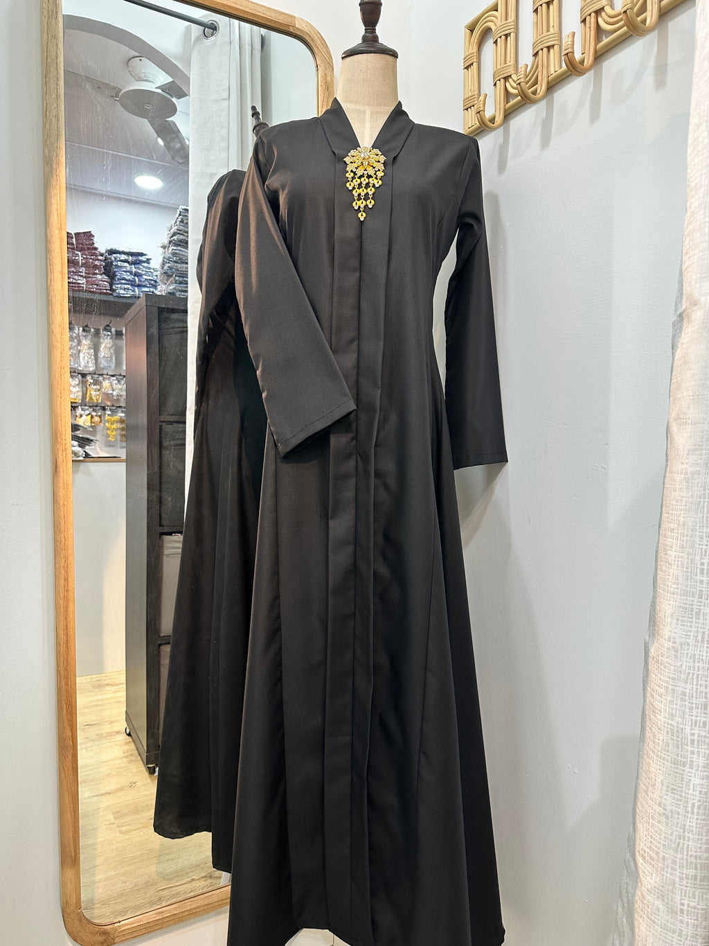 *Accessories sold separately.
*Product colour may slightly vary due to photographic lighting sources or your mointor setting. The actual size may vary as many of the products we produce are hand made. Please allow (0.05 to 0.1 inches) size variance.
