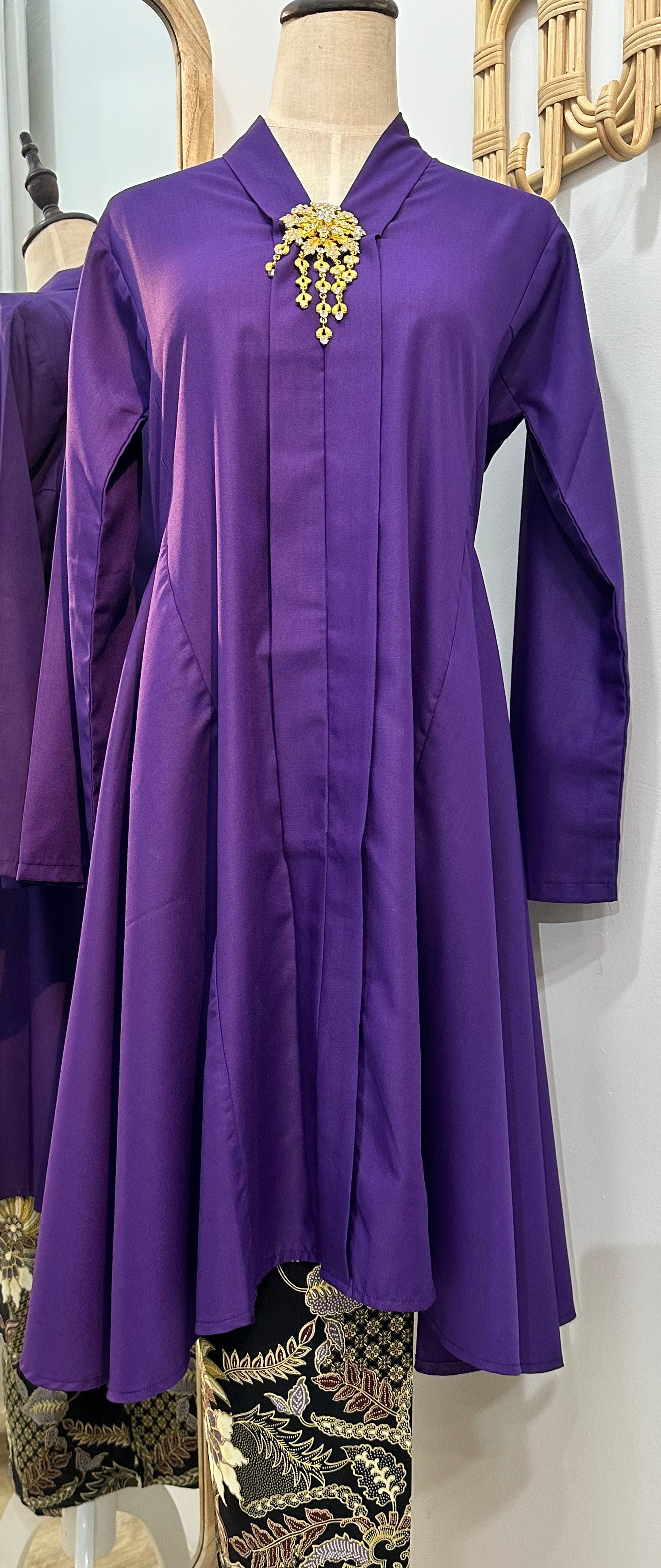 *Accessories sold separately.
*Product colour may slightly vary due to photographic lighting sources or your mointor setting. The actual size may vary as many of the products we produce are hand made. Please allow (0.05 to 0.1 inches) size variance.