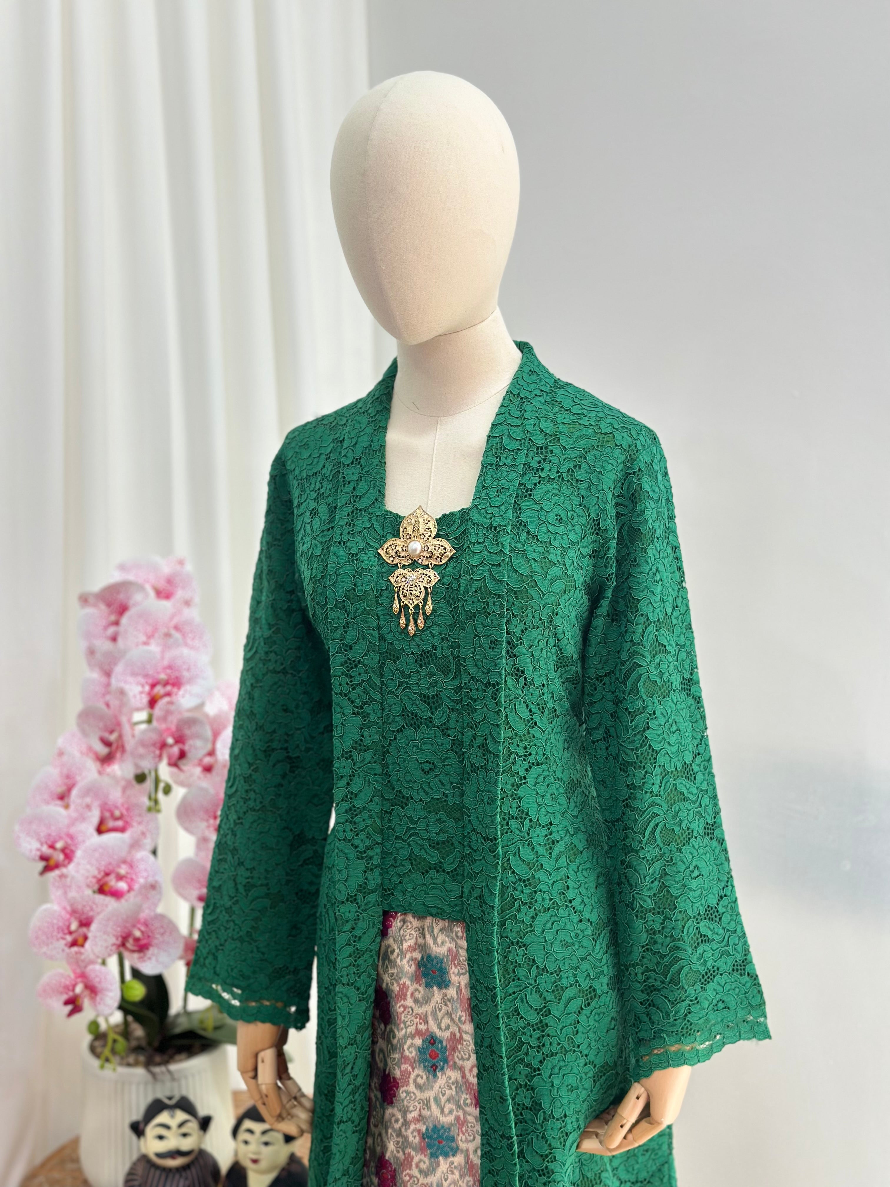 Kebaya Kota Baru