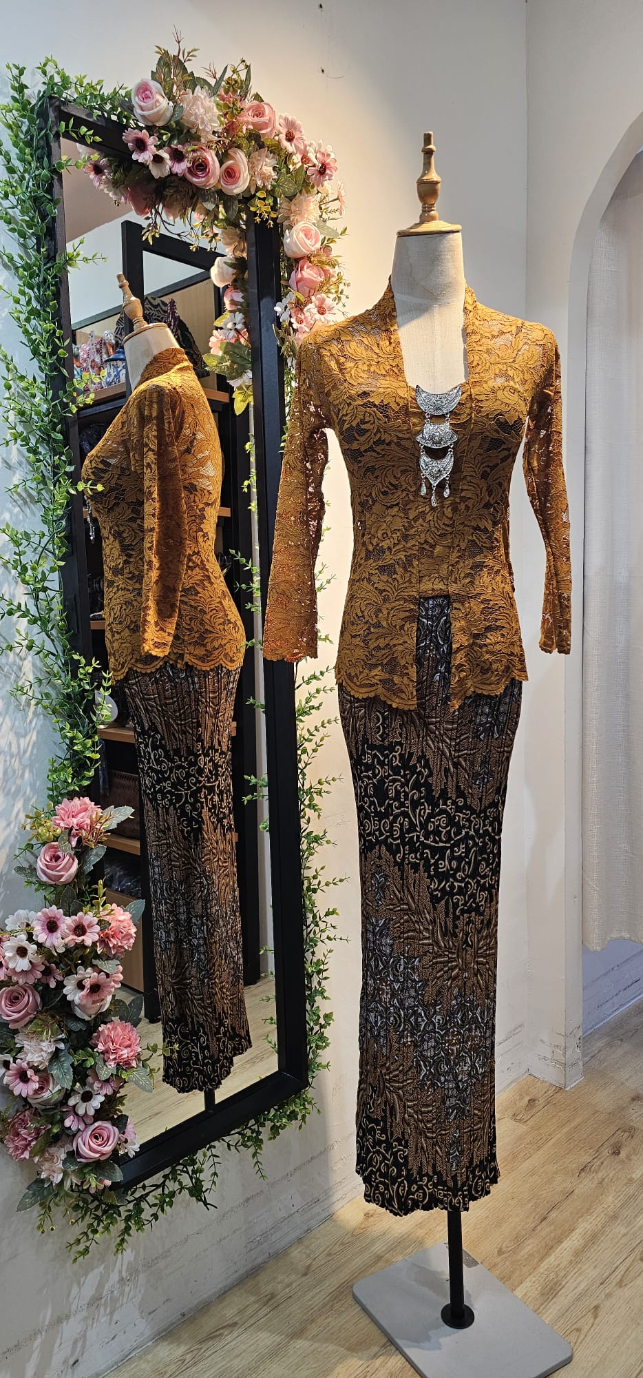 Kebaya Saloma Set