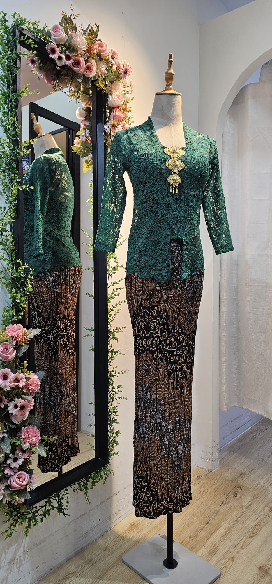 Kebaya Saloma Set
