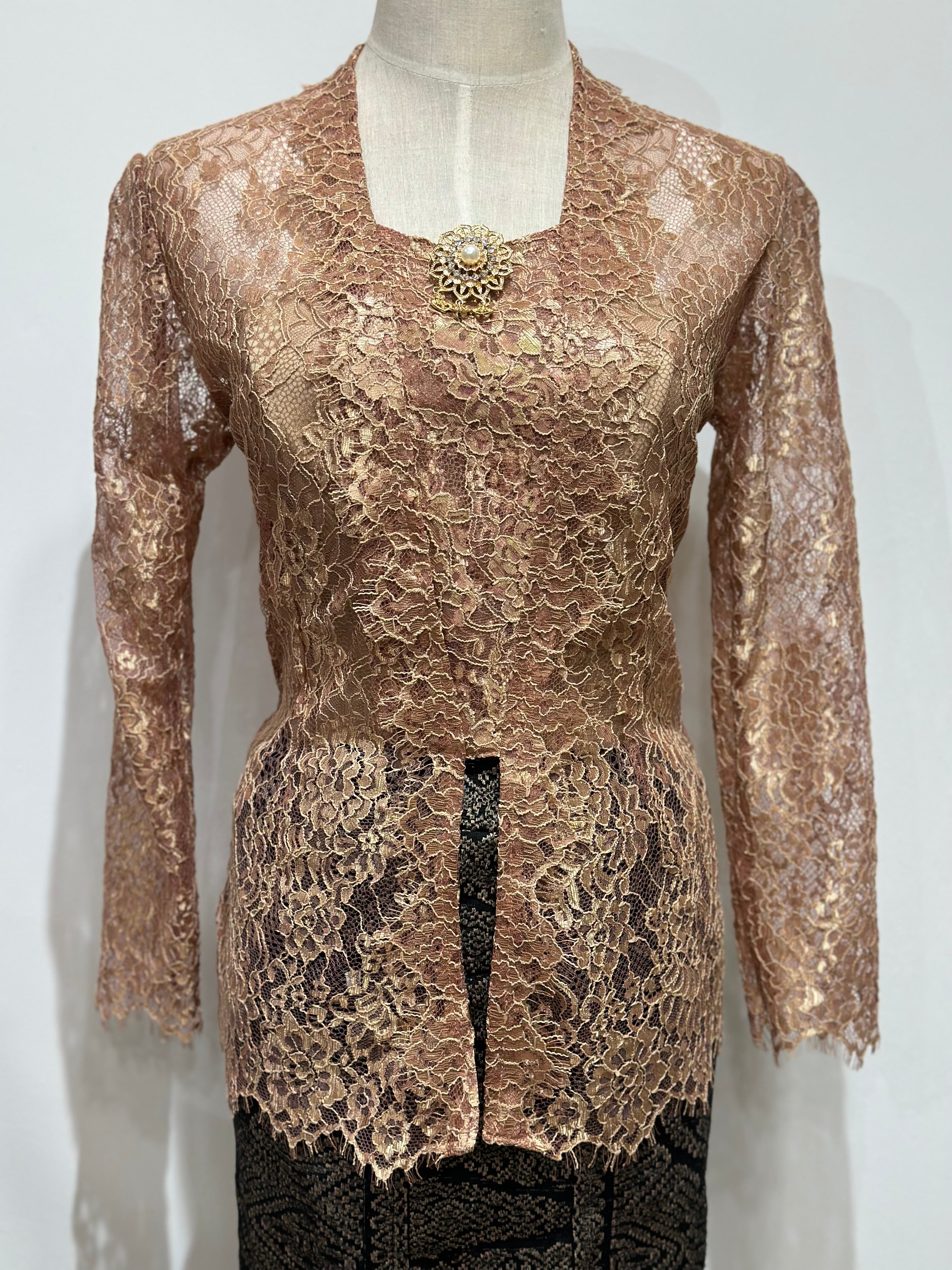 *Accessories and Sarong/Skirt sold separately.

*Product colour may slightly vary due to photographic lighting sources or your mointor setting. The actual size may vary as many of the products we produce are hand made. Please allow (0.05 to 0.1 inches) size variance.