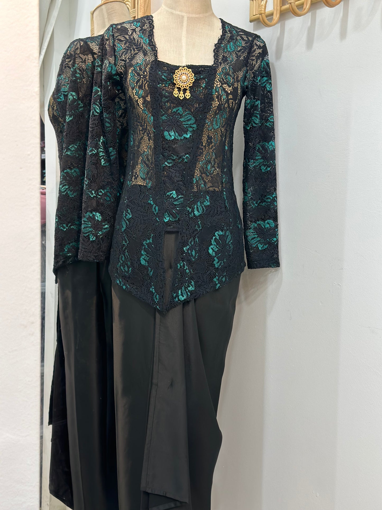 Kebaya Saloma [Two Tone Black]