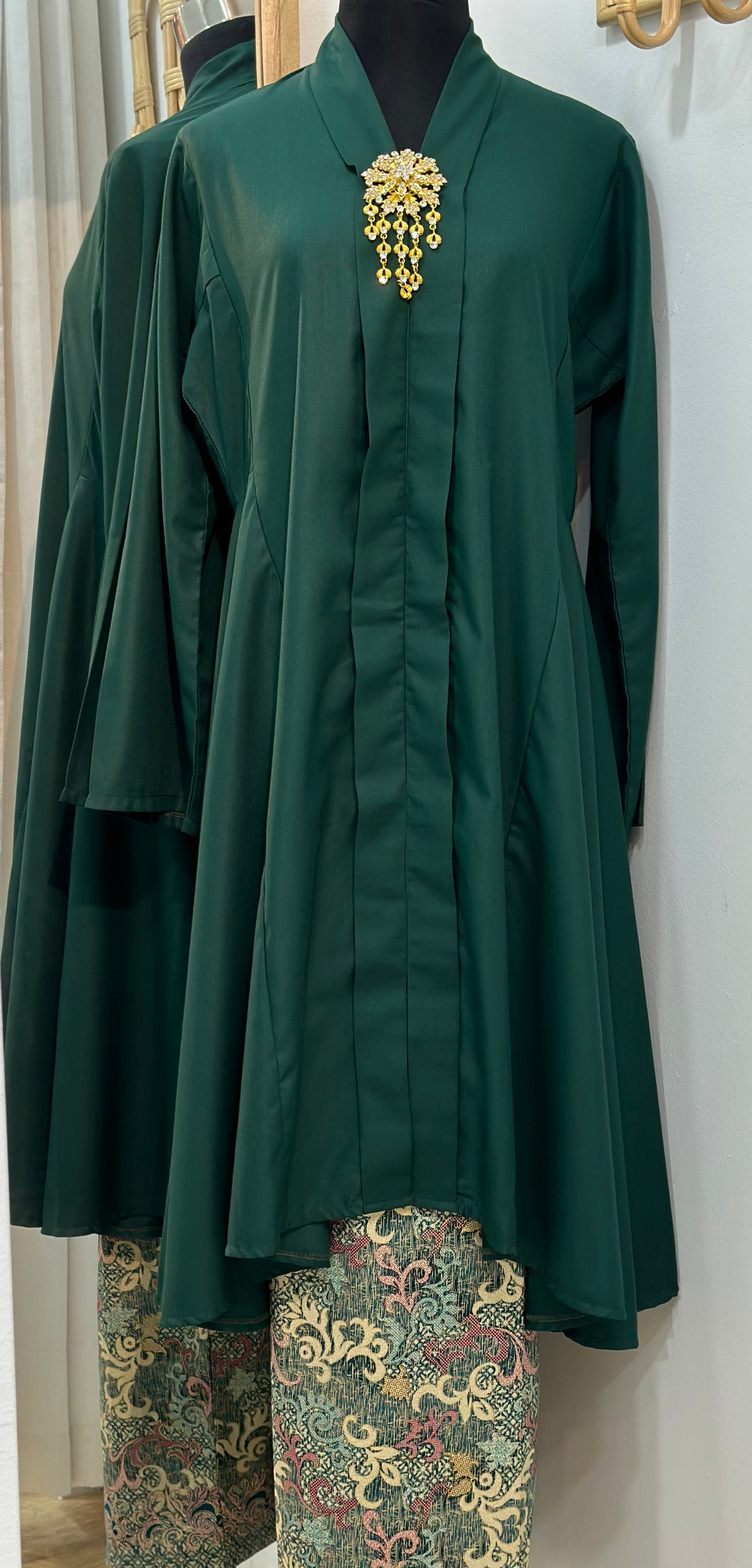 *Accessories sold separately.
*Product colour may slightly vary due to photographic lighting sources or your mointor setting. The actual size may vary as many of the products we produce are hand made. Please allow (0.05 to 0.1 inches) size variance.