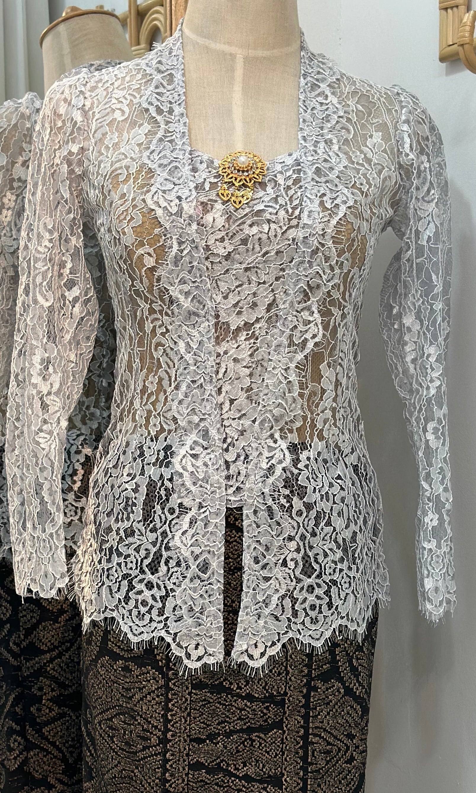 *Accessories and Sarong/Skirt sold separately.

*Product colour may slightly vary due to photographic lighting sources or your mointor setting. The actual size may vary as many of the products we produce are hand made. Please allow (0.05 to 0.1 inches) size variance.