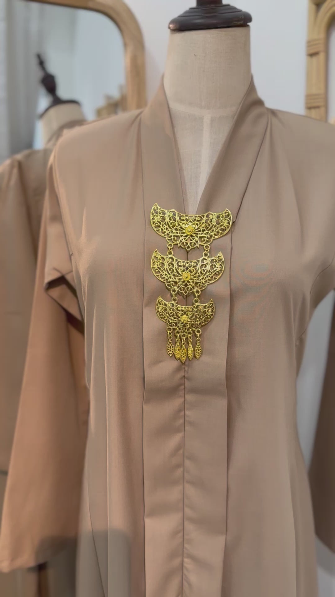 *Accessories sold separately.
*Product colour may slightly vary due to photographic lighting sources or your mointor setting. The actual size may vary as many of the products we produce are hand made. Please allow (0.05 to 0.1 inches) size variance.