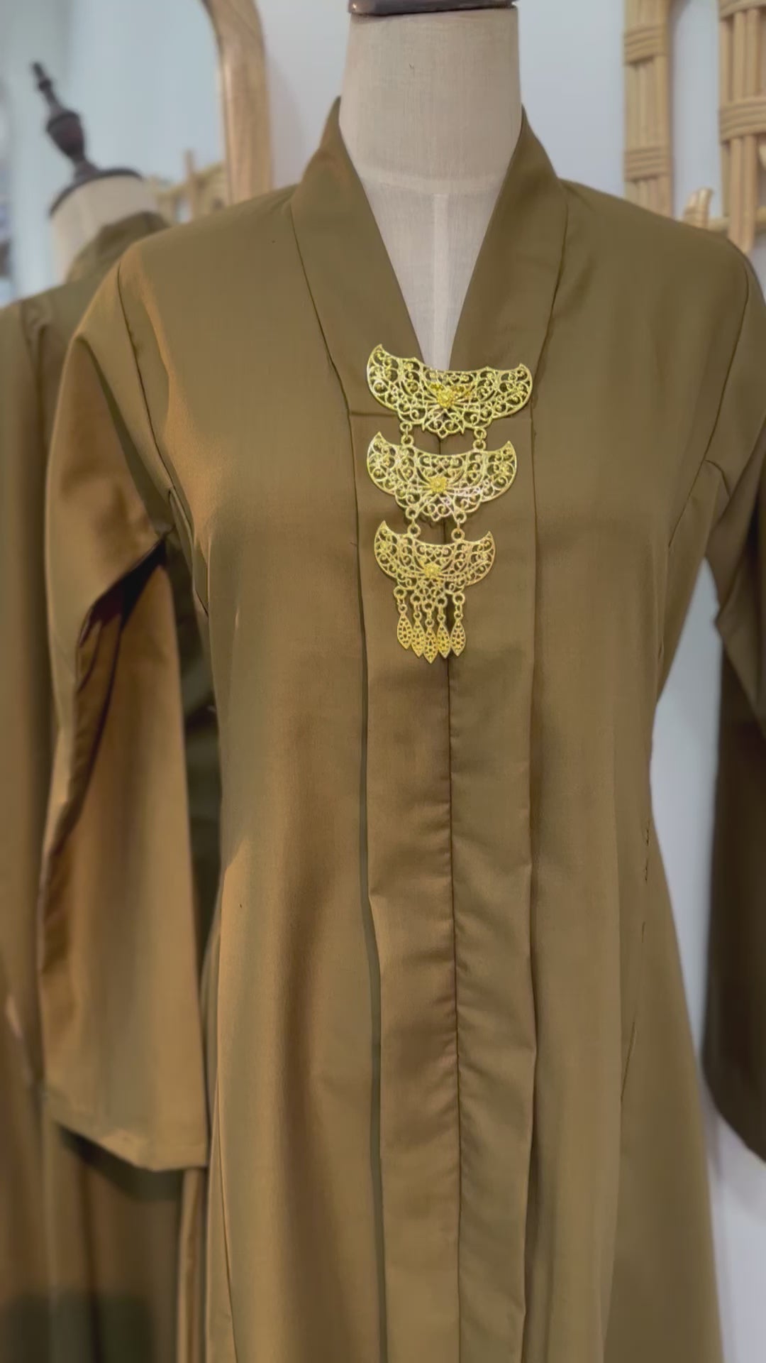 *Accessories sold separately.
*Product colour may slightly vary due to photographic lighting sources or your mointor setting. The actual size may vary as many of the products we produce are hand made. Please allow (0.05 to 0.1 inches) size variance.